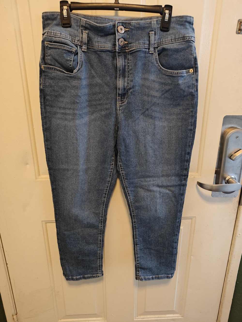 No Boundaries Straight Leg Women's Jeans - Medium Blue Wash
